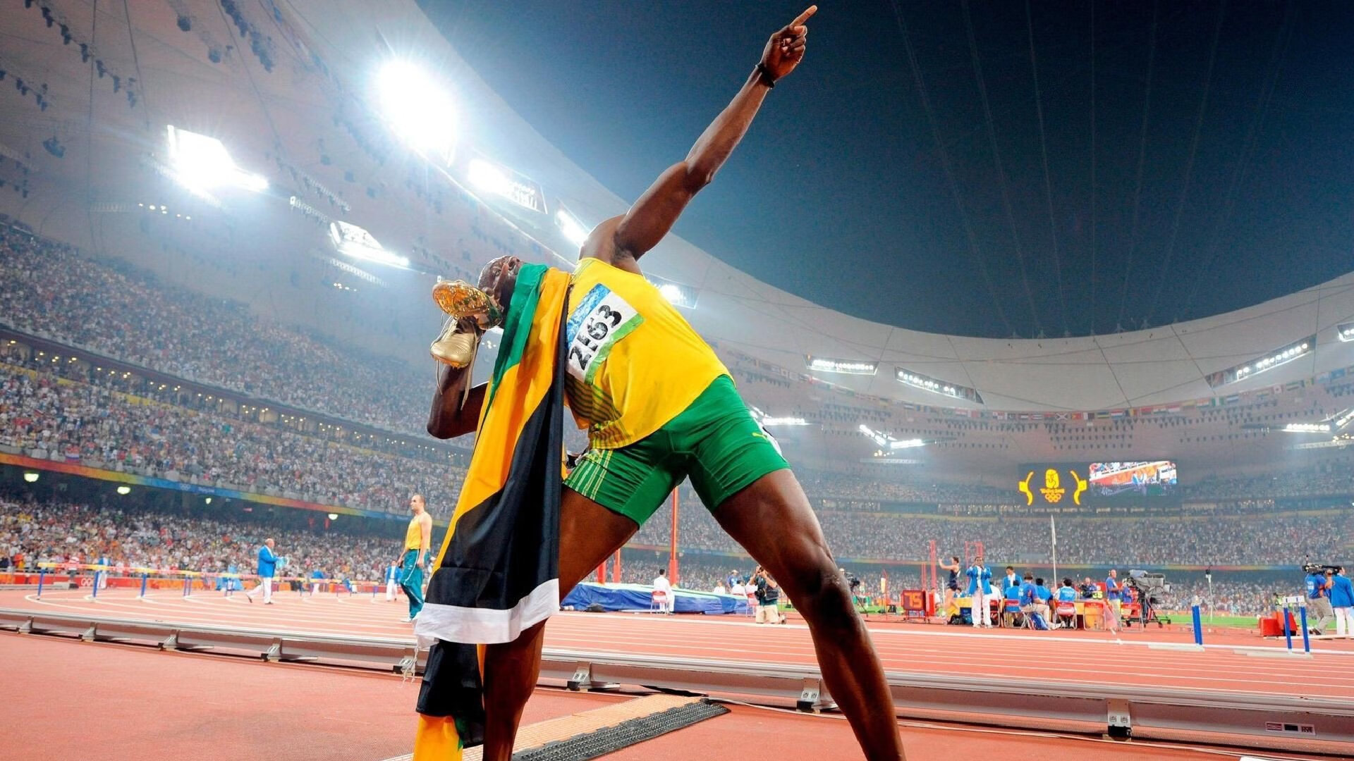 _极地冰川徒步:感受大自然的震撼_,极地冰川主要在南极还是北极