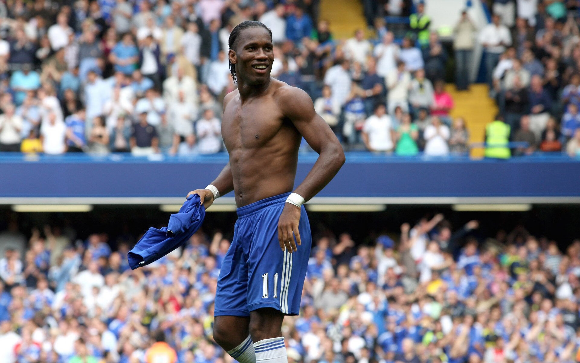 2019年季后赛：“水花兄弟”连续热火般的爆发，库里在关键的第四节多次神奇远投赢得比赛