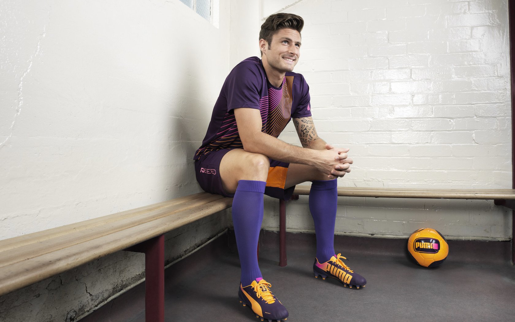 2019年总决赛第六场：勇士在主场迎战热火，库里在关键第四节连续投中两记三分，带队成功逆转，夺得队史第四个总冠军。